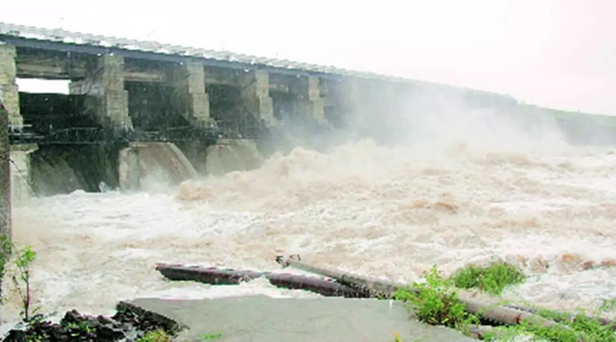 पुणे जिल्ह्यातील तीन धरणं 100 टक्के भरली, नाशिकच्या  धरणांमधून पाण्याचा विसर्ग सुरू