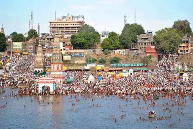 मुख्यमंत्रीसाहेब हेलकॉप्टरमधून आता चंद्रभागेचा फोटो घ्या, संतप्त पंढरपुरकराचं आवाहन