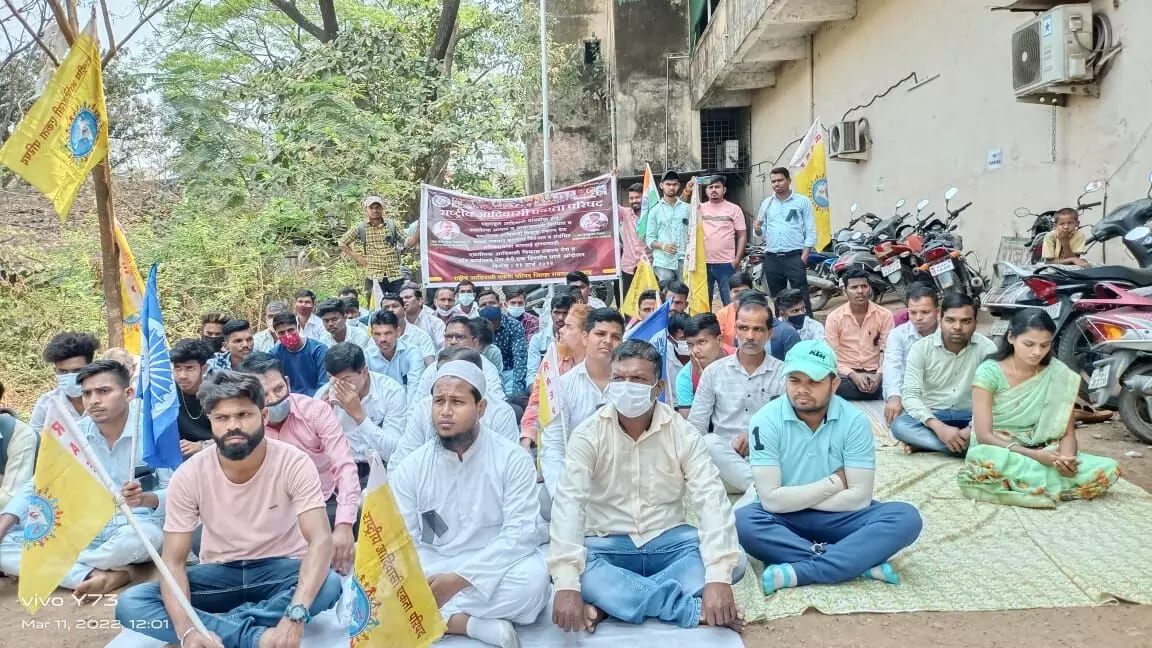 बारावीतील आदिवासी विद्यार्थ्याचा संशयास्पद मृत्यू, कारवाईच्या मागणीसाठी ठिय्या आंदोलन