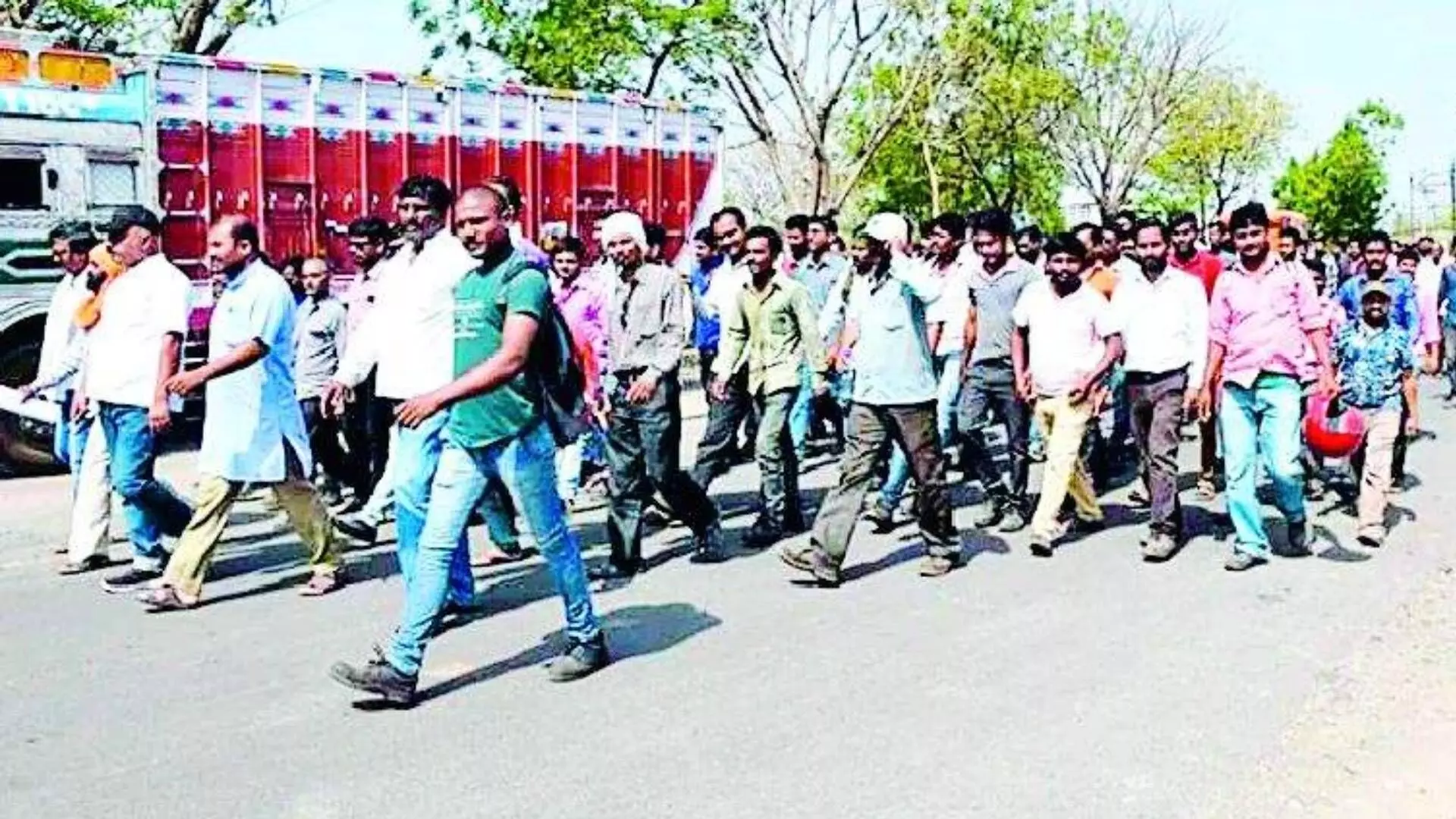 १ मे कामगार दिनी कामगारांचा एल्गार