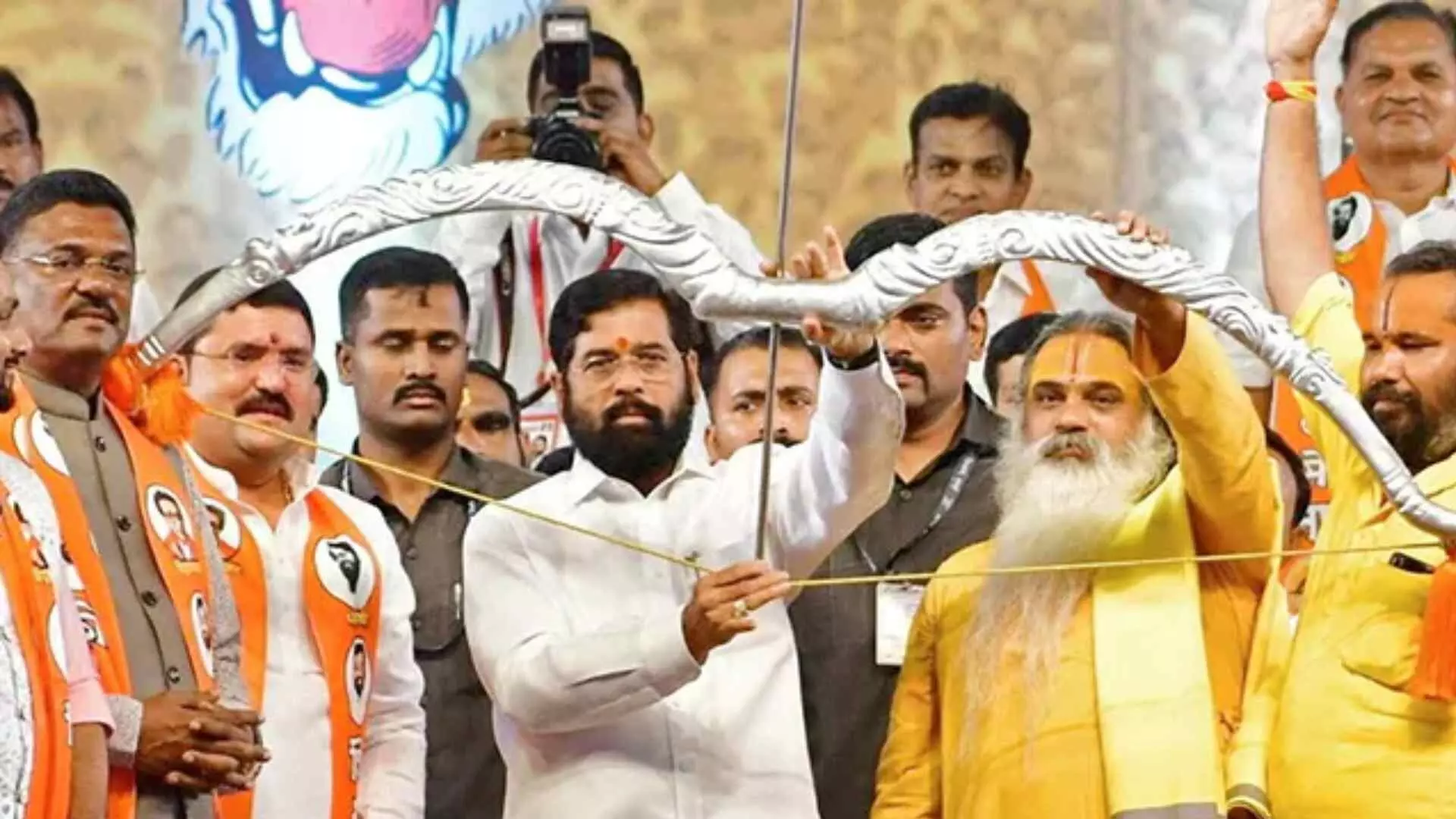 Eknath Shinde vs Uddhav Thackeray : शिवसेना नाव आणि धनुष्यबाण चिन्ह शिंदे गटाला, मुख्यमंत्र्यांची पहिली प्रतिक्रिया...