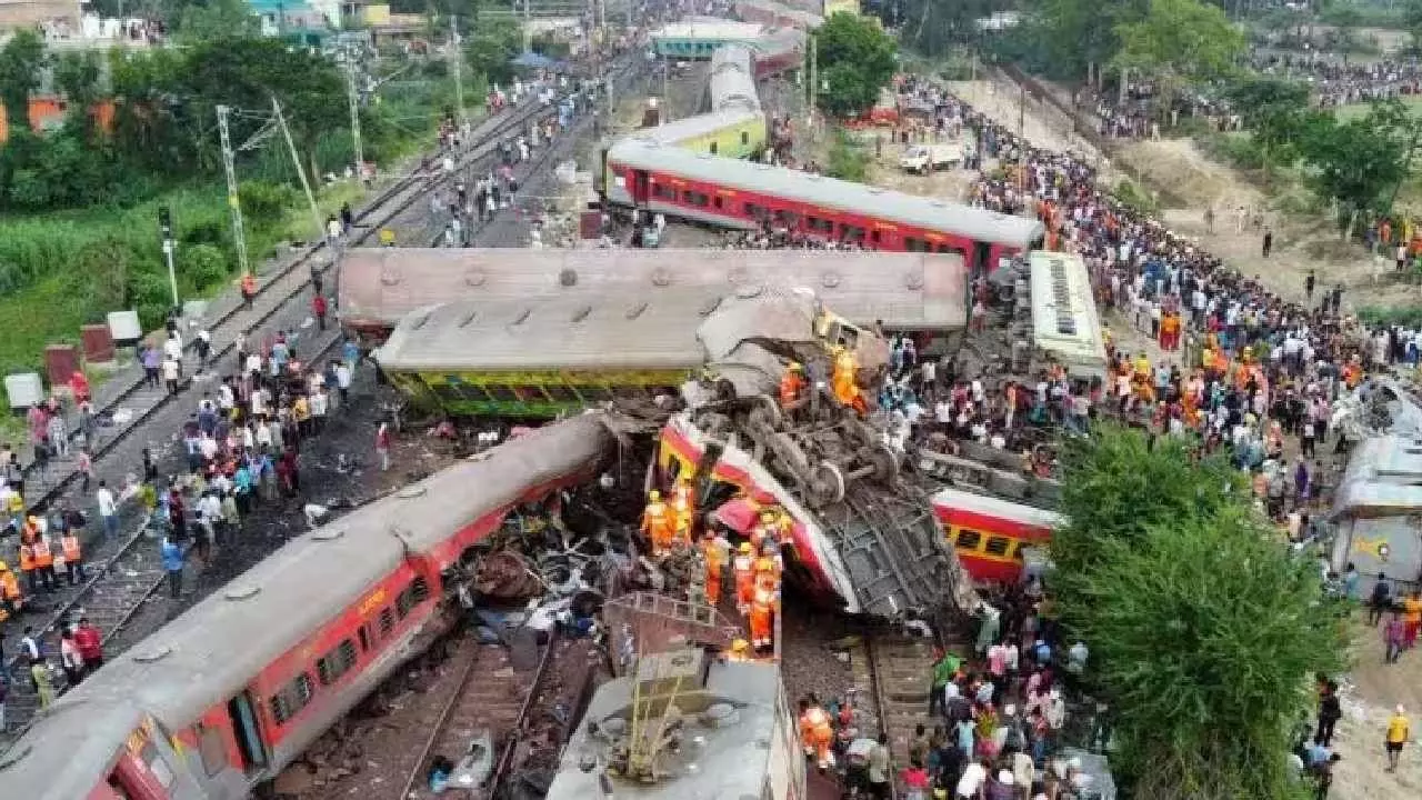 Train Accident : भारतीय रेल्वे अपघाताचा भयावह चेहरा