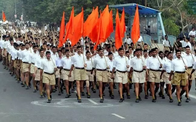 प्रशासनात संघाची घुसखोरी कधीचीच ; बंदी उठवणं निव्वळ औपचारिकता !